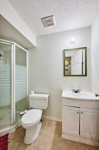 1085 Country Hills Circle Nw, Calgary, AB - Indoor Photo Showing Bathroom