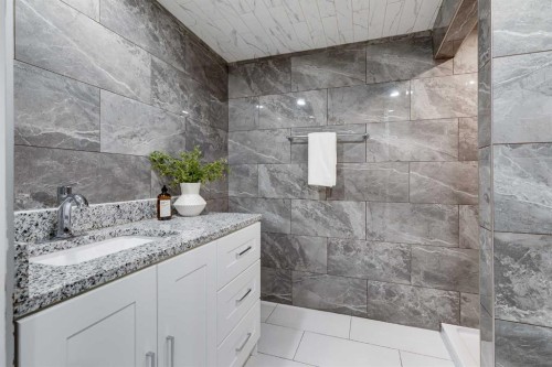 80 Canoe Square Sw, Airdrie, AB - Indoor Photo Showing Bathroom
