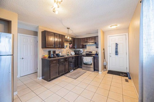 43 Abbercove Road Se, Calgary, AB - Indoor Photo Showing Kitchen