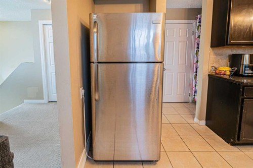 43 Abbercove Road Se, Calgary, AB - Indoor Photo Showing Kitchen