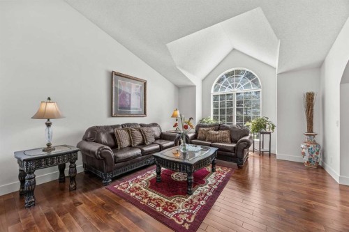 1360 Shawnee Road Sw, Calgary, AB - Indoor Photo Showing Living Room