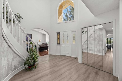 1360 Shawnee Road Sw, Calgary, AB - Indoor Photo Showing Other Room