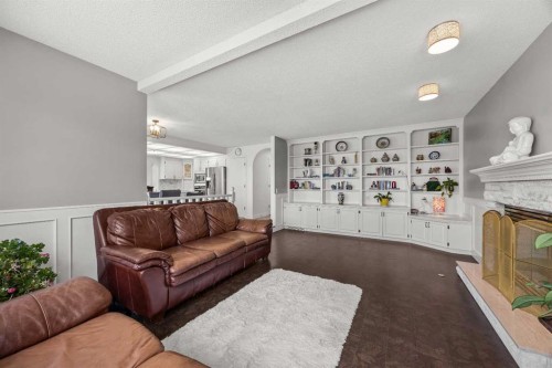 1360 Shawnee Road Sw, Calgary, AB - Indoor Photo Showing Living Room