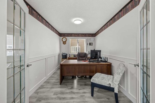 1360 Shawnee Road Sw, Calgary, AB - Indoor Photo Showing Other Room