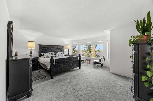 1360 Shawnee Road Sw, Calgary, AB - Indoor Photo Showing Bedroom