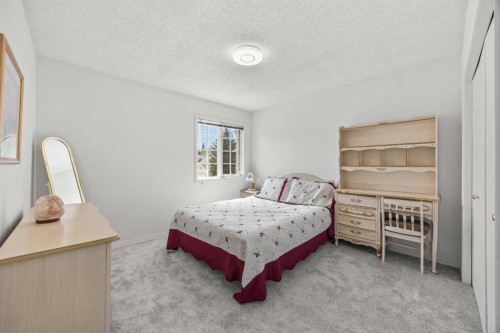 1360 Shawnee Road Sw, Calgary, AB - Indoor Photo Showing Bedroom