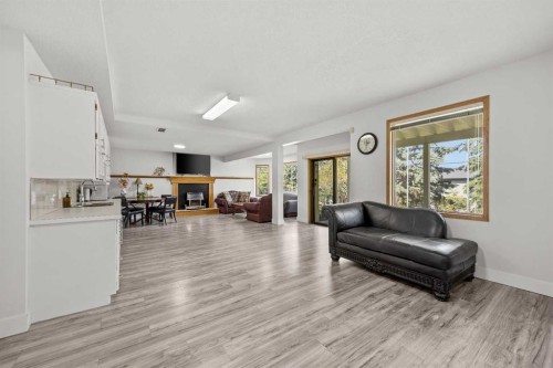 1360 Shawnee Road Sw, Calgary, AB - Indoor Photo Showing Living Room