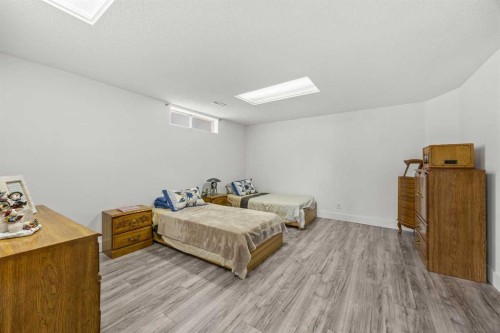 1360 Shawnee Road Sw, Calgary, AB - Indoor Photo Showing Bedroom