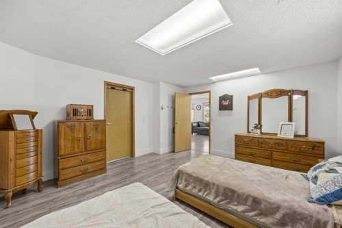 1360 Shawnee Road Sw, Calgary, AB - Indoor Photo Showing Bedroom