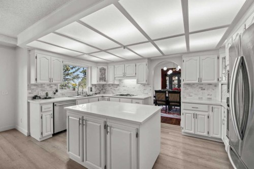 1360 Shawnee Road Sw, Calgary, AB - Indoor Photo Showing Kitchen With Upgraded Kitchen