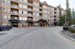427-20 Discovery Ridge Close SW Calgary, AB T3H 5X4
