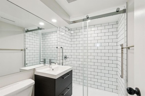48 Haddock Road Sw, Calgary, AB - Indoor Photo Showing Bathroom