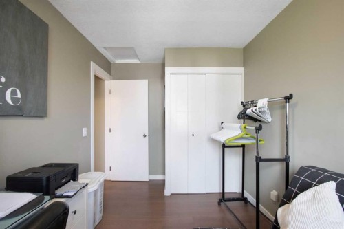 124 Maitland Drive Ne, Calgary, AB - Indoor
