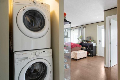 124 Maitland Drive Ne, Calgary, AB - Indoor Photo Showing Laundry Room
