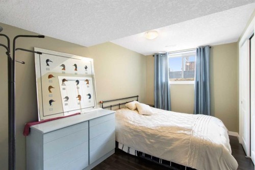 124 Maitland Drive Ne, Calgary, AB - Indoor Photo Showing Bedroom