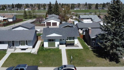 124 Maitland Drive Ne, Calgary, AB - Outdoor