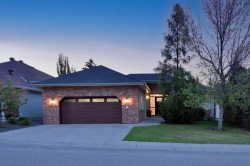 156 Christie Park View SW Calgary, AB T3H 2Z5