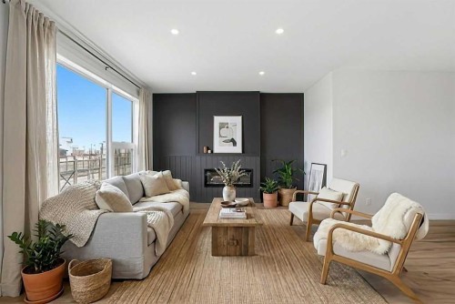 8 Tipping Avenue, Red Deer, AB - Indoor Photo Showing Living Room