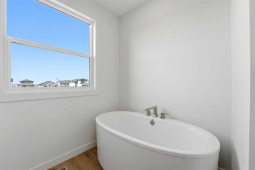 8 Tipping Avenue, Red Deer, AB - Indoor Photo Showing Bathroom