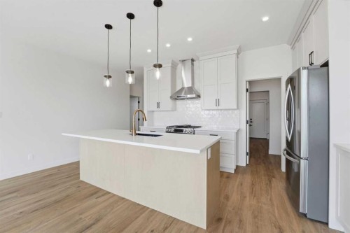 8 Tipping Avenue, Red Deer, AB - Indoor Photo Showing Kitchen With Upgraded Kitchen