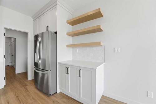 8 Tipping Avenue, Red Deer, AB - Indoor Photo Showing Other Room