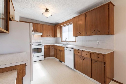 5222 Dalhousie Drive Nw, Calgary, AB - Indoor Photo Showing Kitchen
