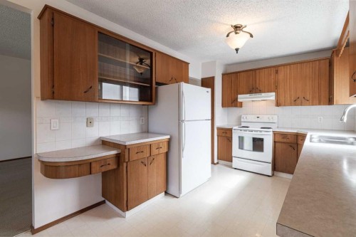5222 Dalhousie Drive Nw, Calgary, AB - Indoor Photo Showing Kitchen With Double Sink