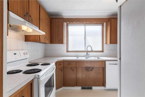 5222 Dalhousie Drive Nw, Calgary, AB - Indoor Photo Showing Kitchen With Double Sink