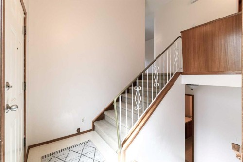 5222 Dalhousie Drive Nw, Calgary, AB - Indoor Photo Showing Other Room
