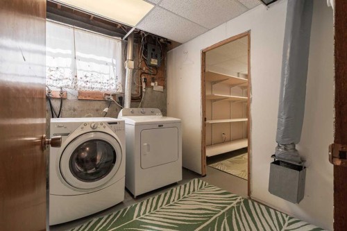 5222 Dalhousie Drive Nw, Calgary, AB - Indoor Photo Showing Laundry Room