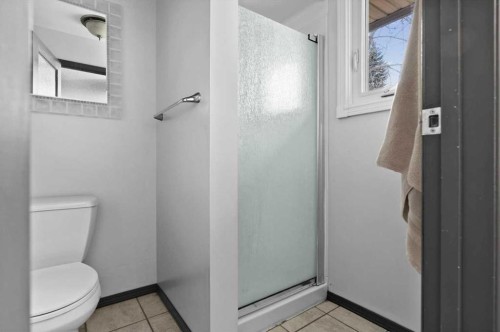 740 Canfield Place Sw, Calgary, AB - Indoor Photo Showing Bathroom