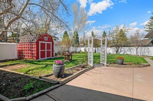 740 Canfield Place Sw, Calgary, AB - Outdoor