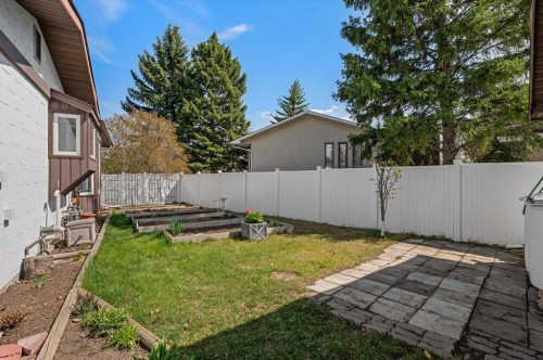 740 Canfield Place Sw, Calgary, AB - Outdoor