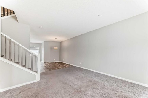 148 Howse Avenue Ne, Calgary, AB - Indoor Photo Showing Other Room
