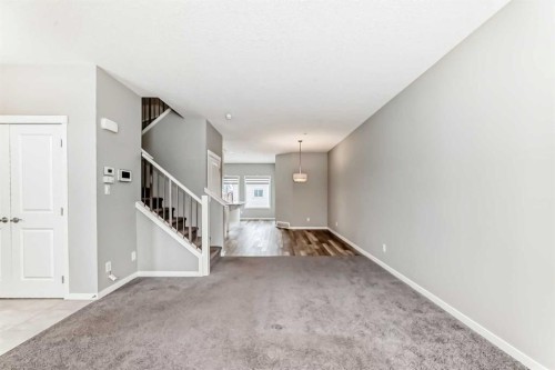 148 Howse Avenue Ne, Calgary, AB - Indoor Photo Showing Other Room