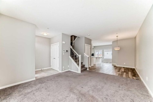 148 Howse Avenue Ne, Calgary, AB - Indoor Photo Showing Other Room