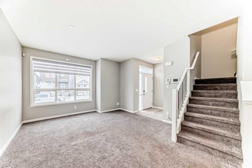148 Howse Avenue Ne, Calgary, AB - Indoor Photo Showing Other Room