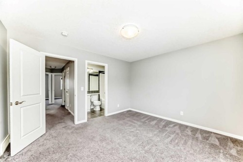 148 Howse Avenue Ne, Calgary, AB - Indoor Photo Showing Other Room