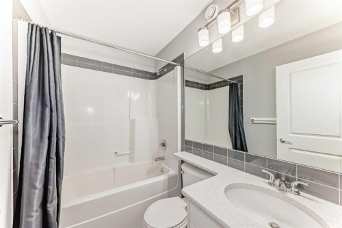 148 Howse Avenue Ne, Calgary, AB - Indoor Photo Showing Bathroom