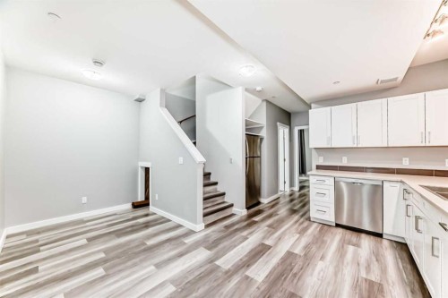 148 Howse Avenue Ne, Calgary, AB - Indoor Photo Showing Kitchen