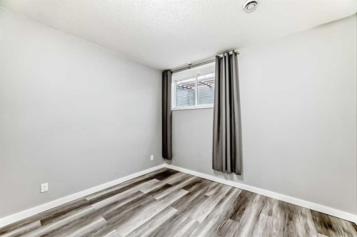 148 Howse Avenue Ne, Calgary, AB - Indoor Photo Showing Other Room