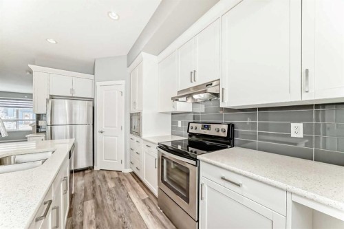 148 Howse Avenue Ne, Calgary, AB - Indoor Photo Showing Kitchen With Upgraded Kitchen