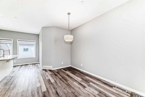 148 Howse Avenue Ne, Calgary, AB - Indoor Photo Showing Other Room