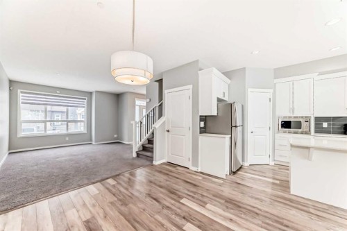 148 Howse Avenue Ne, Calgary, AB - Indoor Photo Showing Kitchen