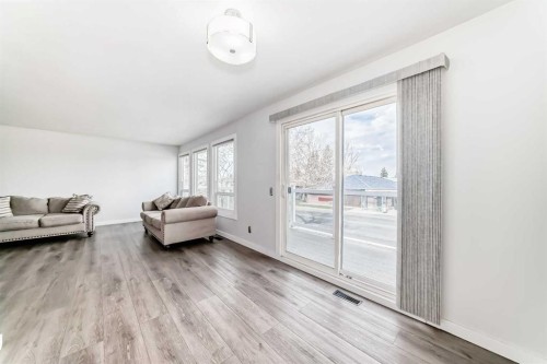 6824 Temple Drive Ne, Calgary, AB - Indoor Photo Showing Living Room