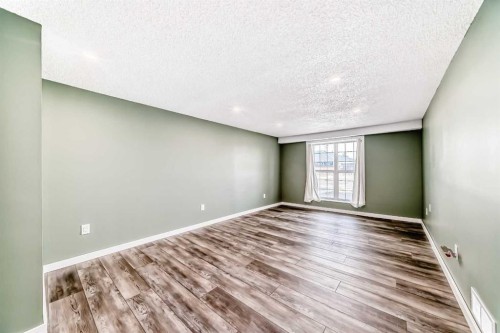 6824 Temple Drive Ne, Calgary, AB - Indoor Photo Showing Other Room