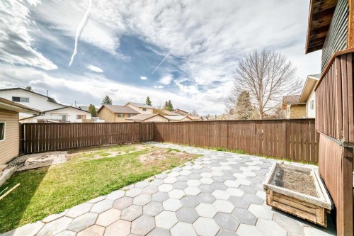 6824 Temple Drive Ne, Calgary, AB - Outdoor
