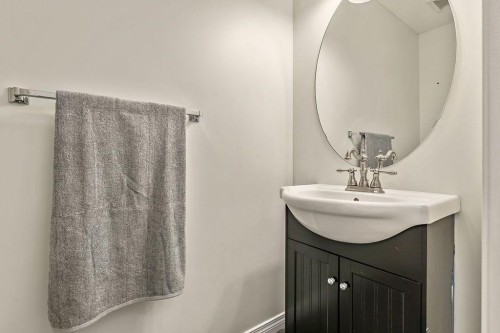 30 Drake Landing Common, Okotoks, AB - Indoor Photo Showing Bathroom