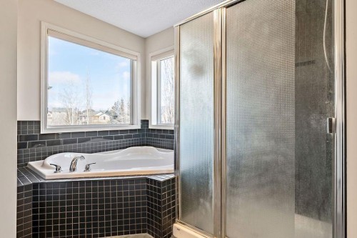 30 Drake Landing Common, Okotoks, AB - Indoor Photo Showing Bathroom