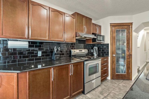 30 Drake Landing Common, Okotoks, AB - Indoor Photo Showing Kitchen